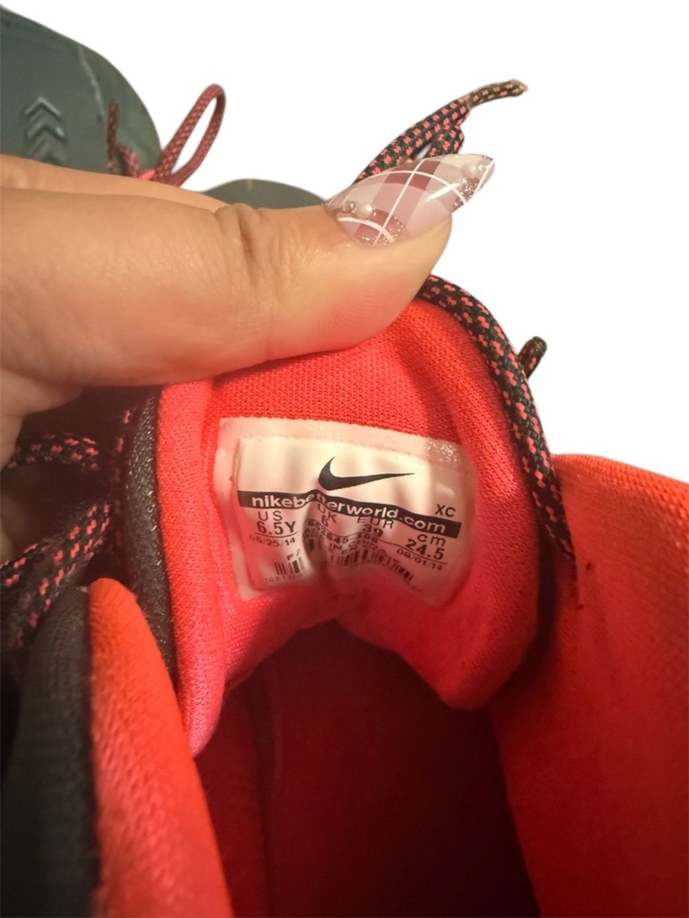 Nike LeBron James Youth Basketball Shoe - Picture 7 of 7